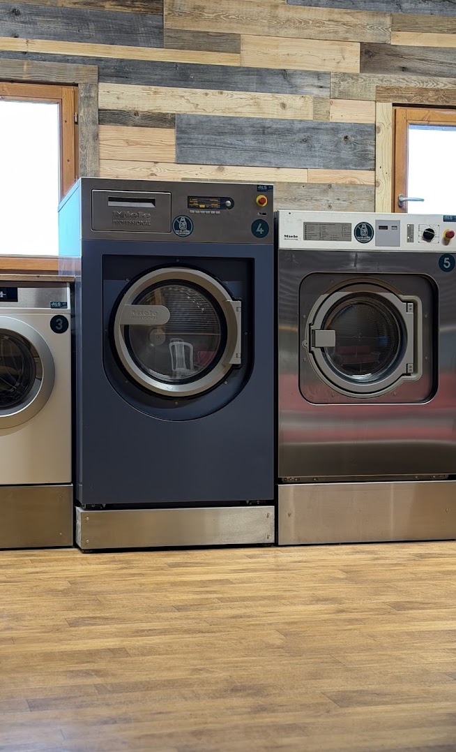 Professional equipment at La Bulle laundry